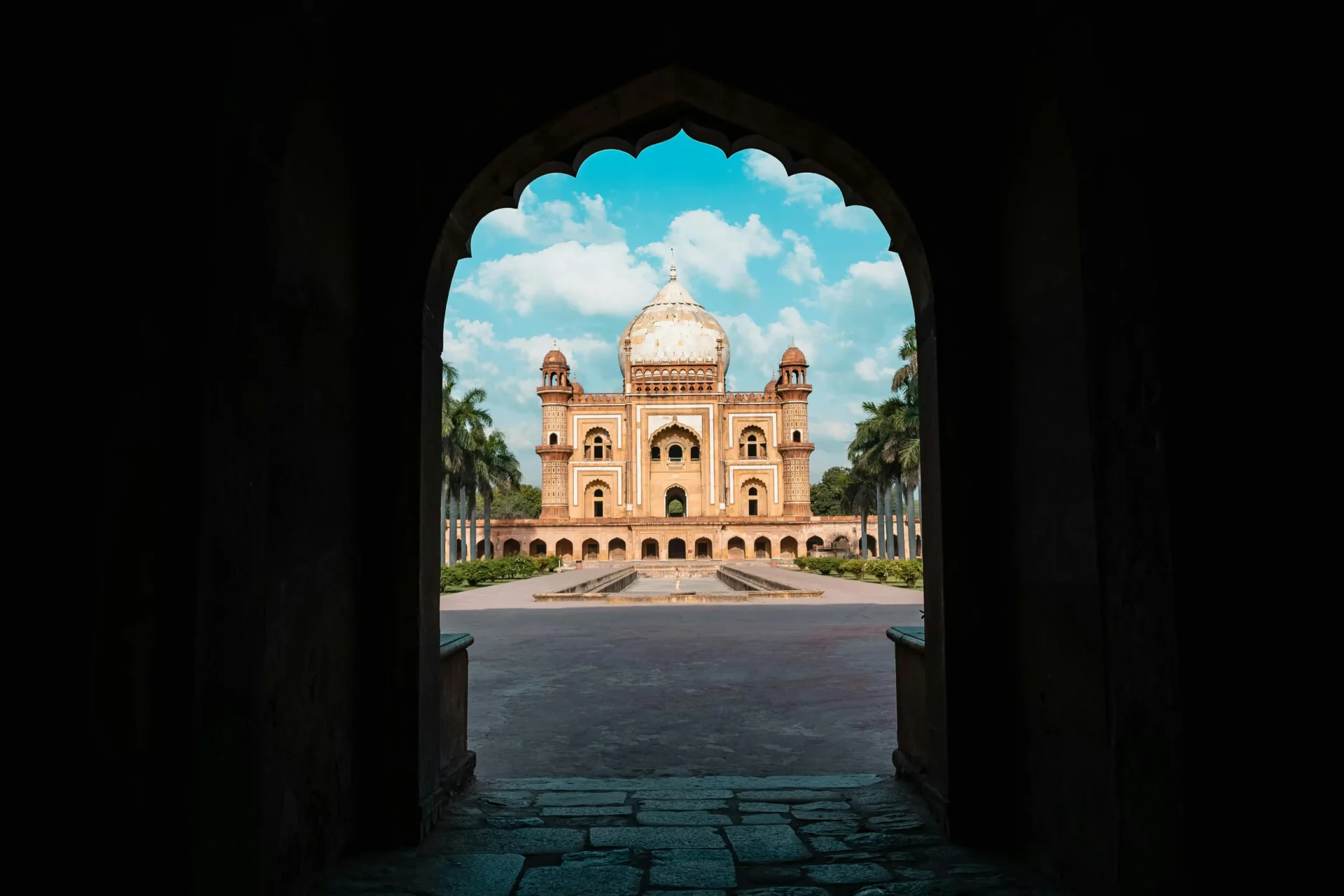 Cost Breakdown: Budget vs. Luxury Travel in India’s Golden Triangle