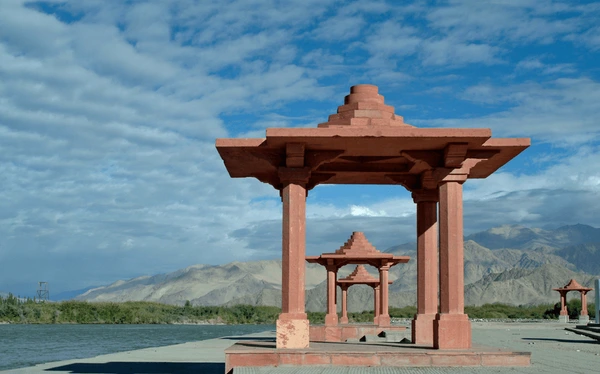 beautiful-ghats-on-banks-river-indus-600nw-1550690210