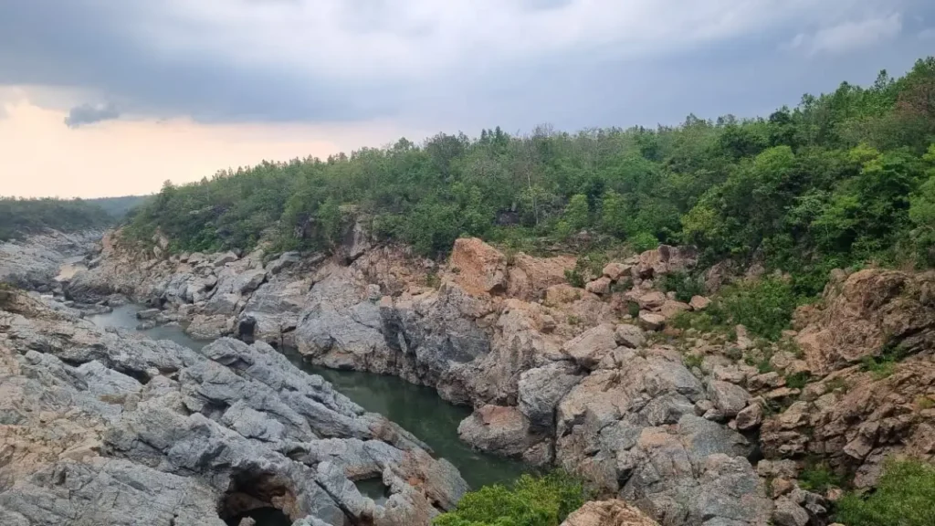 explore Bhimkund Waterfall
