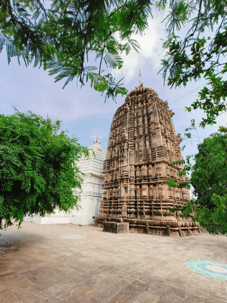 Sakhigopal Temple- Miracle of 7ft Krishna Idol
