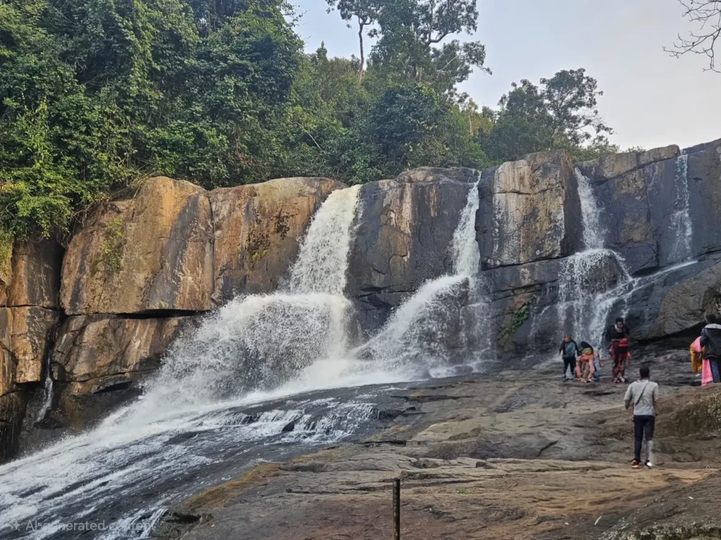 Ludu waterfall