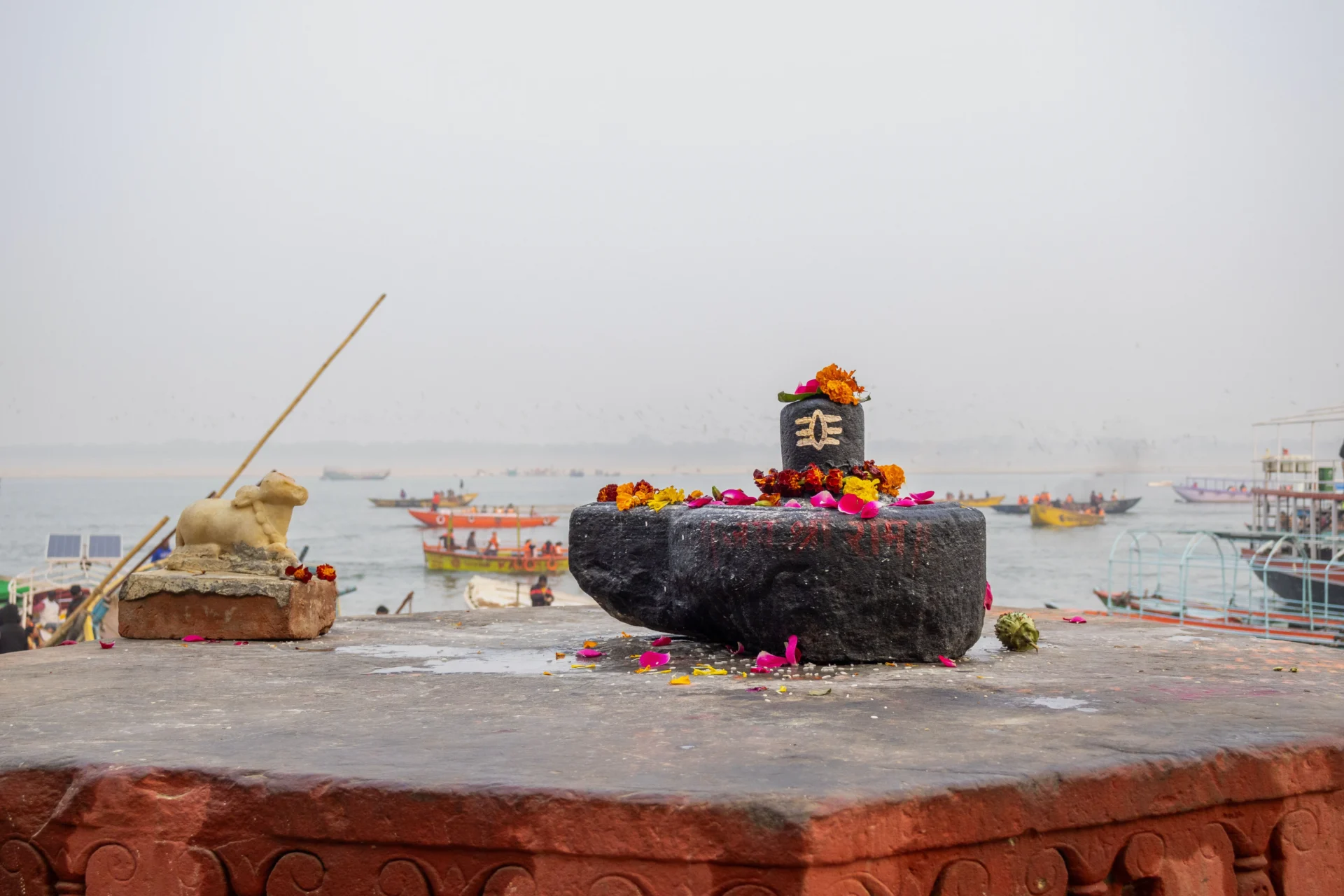 The Golden Anchor of Kashi: The Ultimate Guide to the Kashi Vishwanath Temple